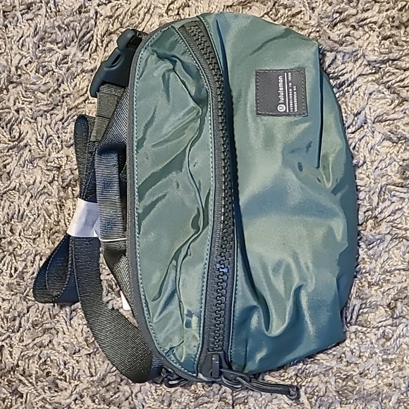 Lululemon All Day Essentials Belt Bag, 2.5L, Forrest green - Picture 2 of 10